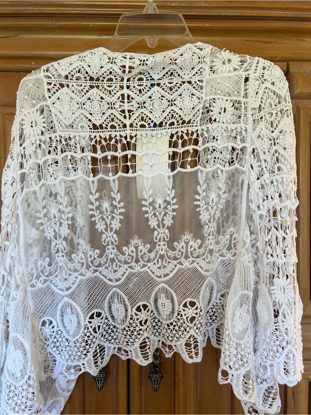 Temp Paris crochet white pretty cardigan, NWT, size M - Picture 2 of 3